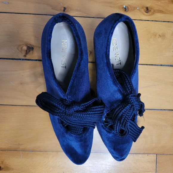 Nine West navy blue velvet heels - Picture 3 of 5